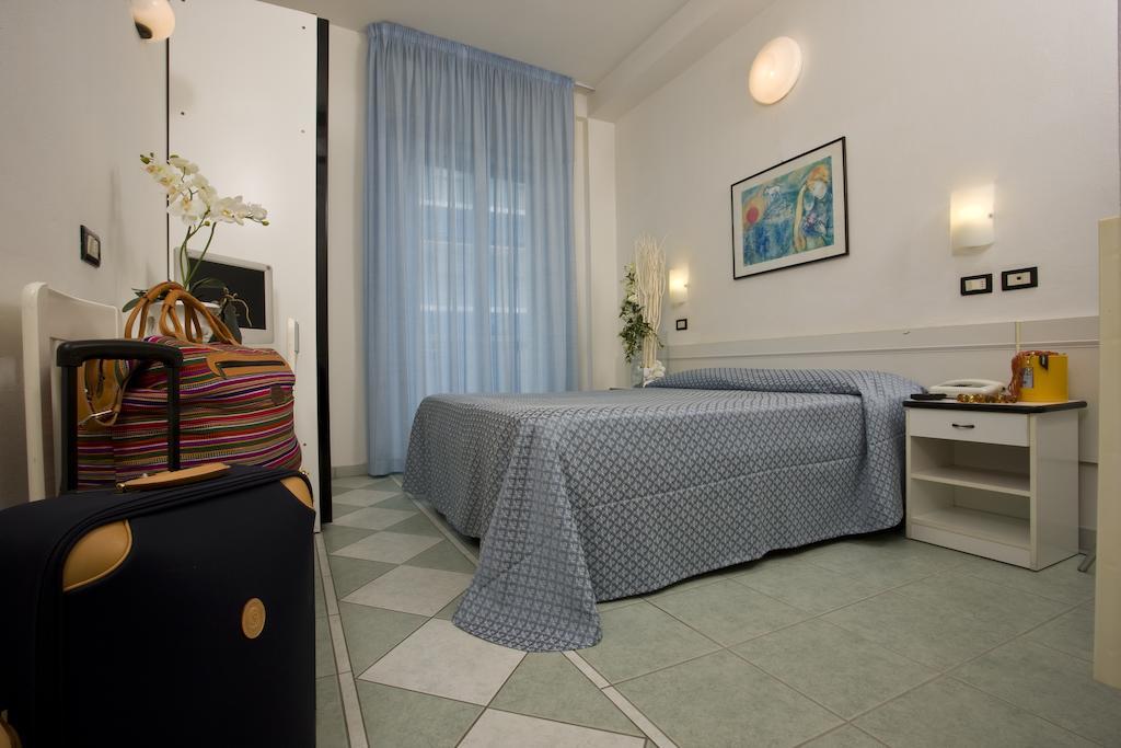 Hotel Elite Cattolica Phòng bức ảnh